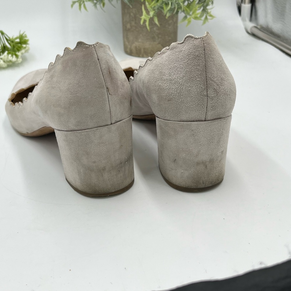 Chloe Light Grey Suede Lauren Scallop Trim Block Heel Pumps Sz 38/US 7 - Picture 5 of 15